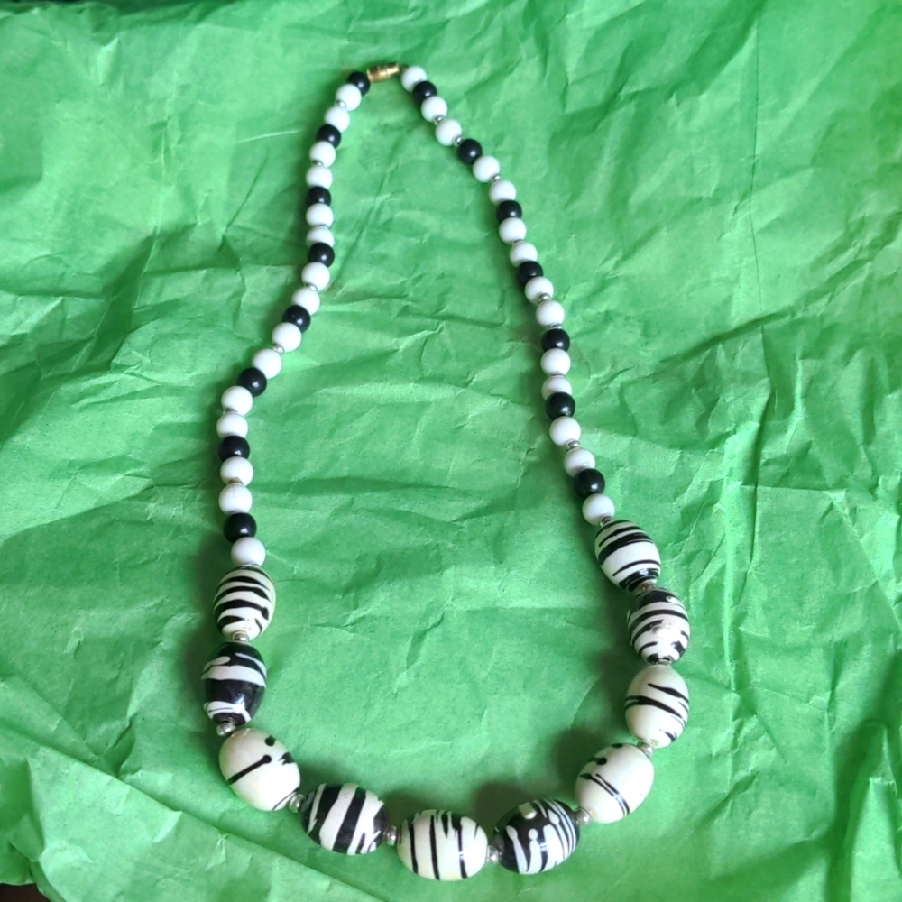 Vintage Black and White Bead Necklace